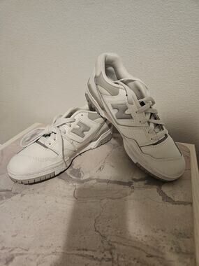 New Balance 550 Shoe Womens 8/ 6.5 Men White Gray Sneakers BBW550BB model